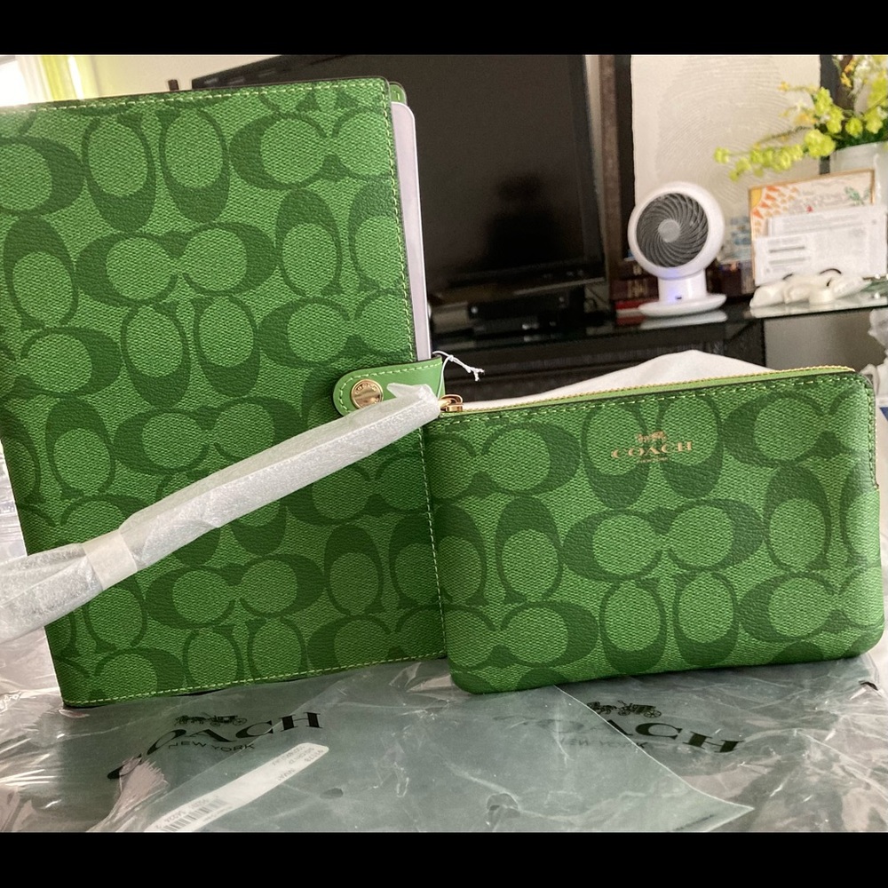 New Coach Colorblock Signature Notebook AND Matching Wristlet (Neon Green)